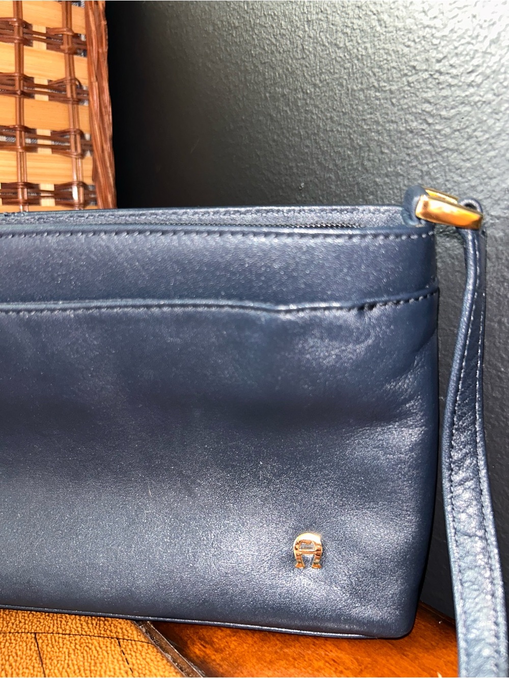 Navy Vintage Etienne Aigner Leather Shoulder Bag Classic Elegance -EUC- - Picture 2 of 13